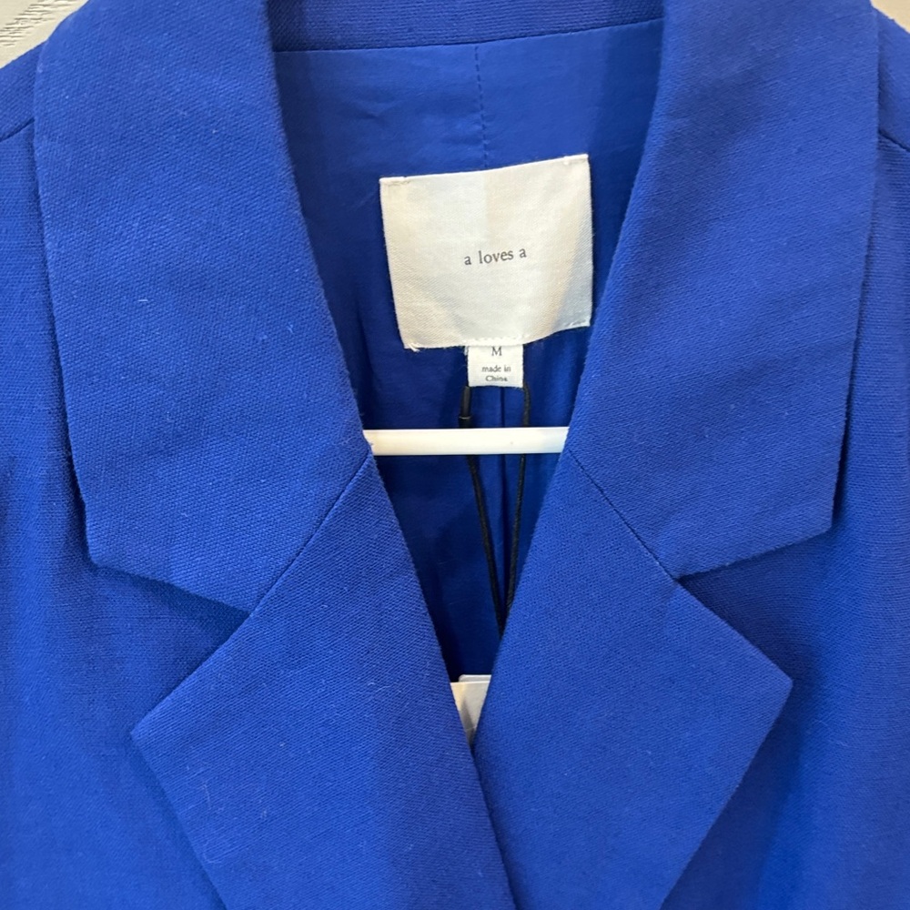 Elegant Royal Blue Double-Breasted Blazer - Picture 3 of 11